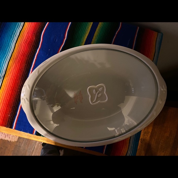 Moderna look+ Serve 3.5- Qt Oval Casserole - Picture 4 of 4